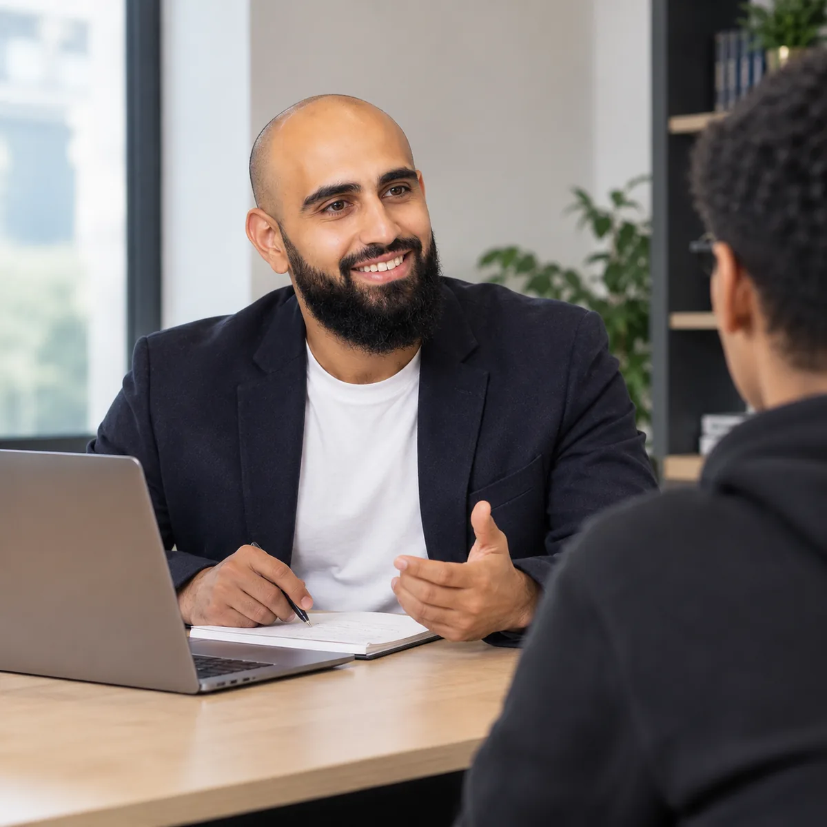 Un formateur LPE Formation en rendez-vous individuel avec un participant